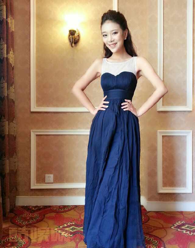 这两天的任务。。。即。。装装高端。。玩玩大气。。上上档次。。。然后。。。饿饿肚子