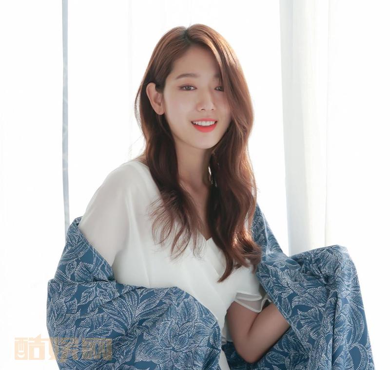 #朴信惠[超话]#06.13 相关ins更新一则 #Parkshinhye #朴信惠只是看着心情也会变好-#Allerman #如此#美丽#漂亮 #清新#心情好#魅力#有没有#今天的#幕后#照片#作为礼物 #成为#大家#日常#每天的# 快乐# cr：salt_ent翻译：半夏 