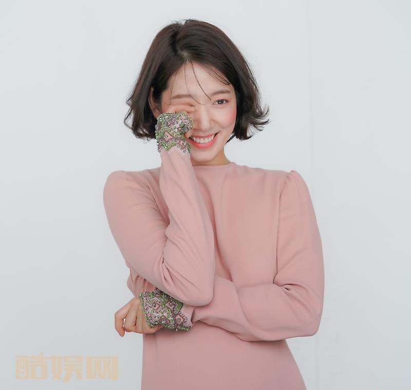 #朴信惠[超话]#Salt blog更新①画报女神回归!god信惠的双色moment