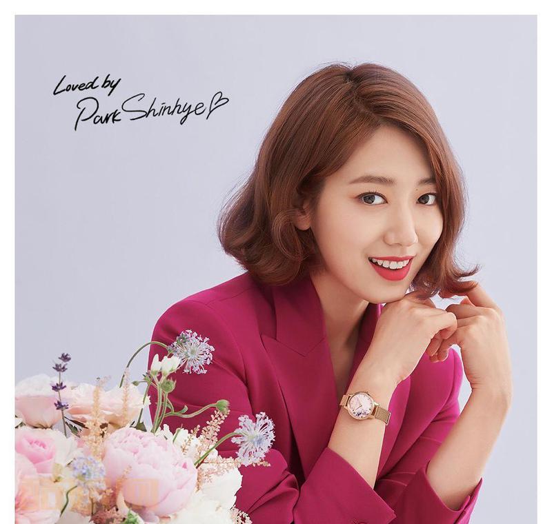#朴信惠[超话]# It&rsquo;s official!! We&rsquo;re so excited to introduce Park Shinhye as our Korean muse!  We flew to Seoul to shoot the latest Korean campaign with the beautiful @ ssinz7 and it was truly a dream come true! ✨ #MyOliviaBurton #ParkShinhyecr：oliviaburtonlo...全文
