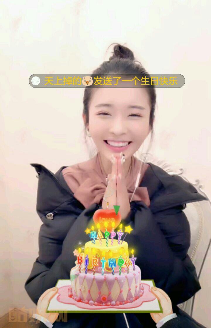 分享一只笑起来没有眼睛的傻子。 