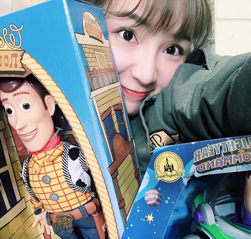 今天是拥有了巴斯光年和胡迪的快乐女孩