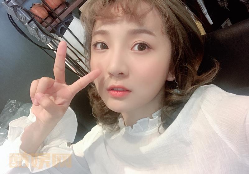 #失败美甲大赛# 曾经做过的死亡芭比蓝 可以说是非常白霖了