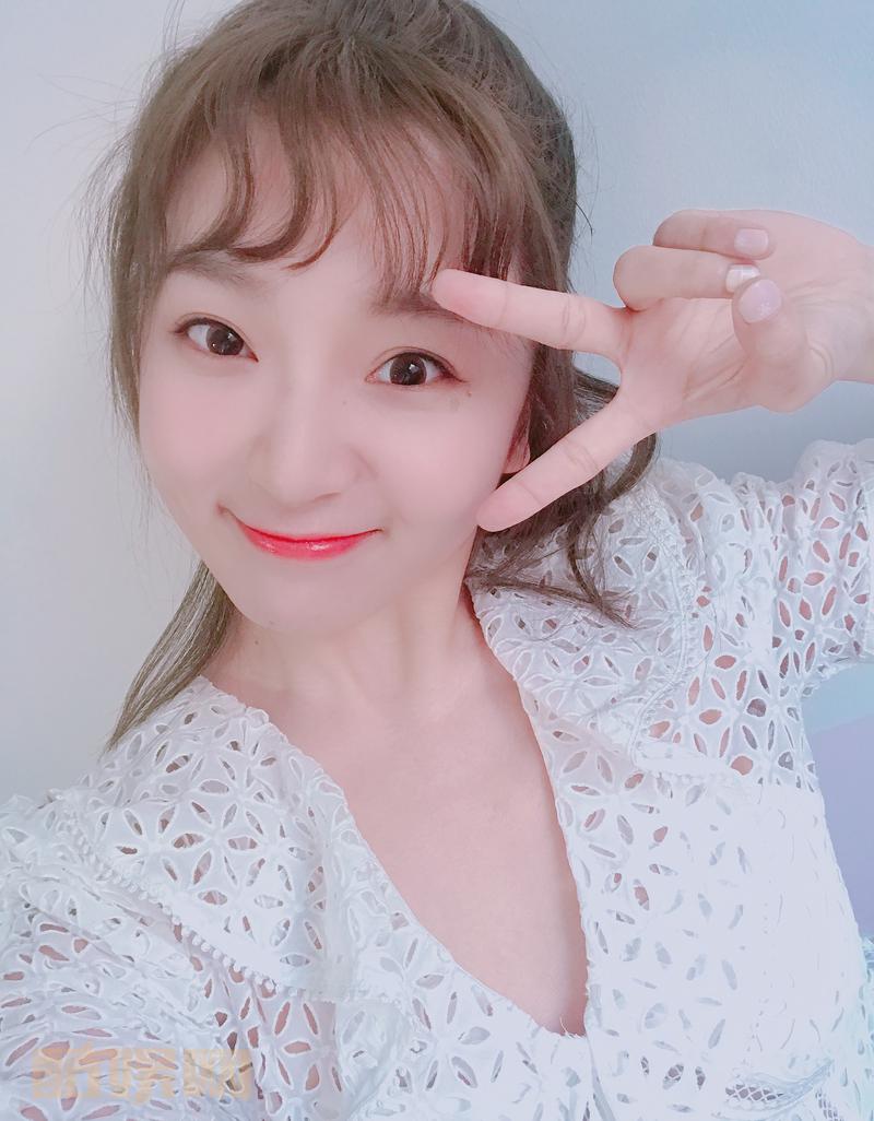 #你能双手握住自己的腿吗# 既然大家都在问我是怎么瘦的，那我就来分享一下吧... ...不许在我微博底下打广告！！！⚡⚡⚡ #三月太适合减肥了# 