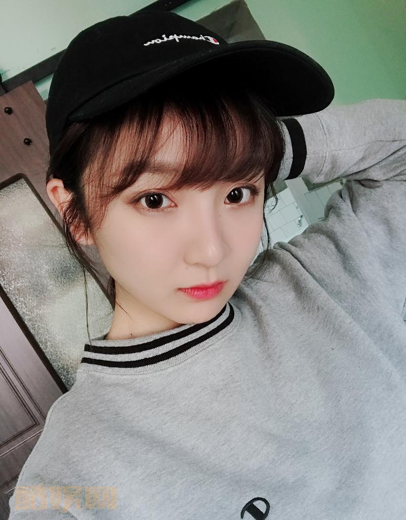 我的妈妈...是这样叫醒赖床的我的...因为我一直很想买一个新的行李箱