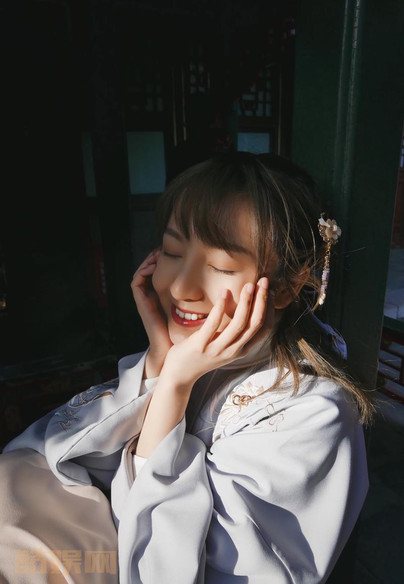 你是一树一树的花开 是燕在梁间呢喃... ... 