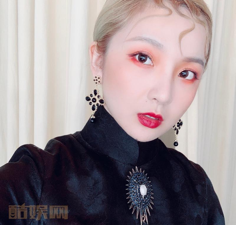 今天换个风格 还能认出来不