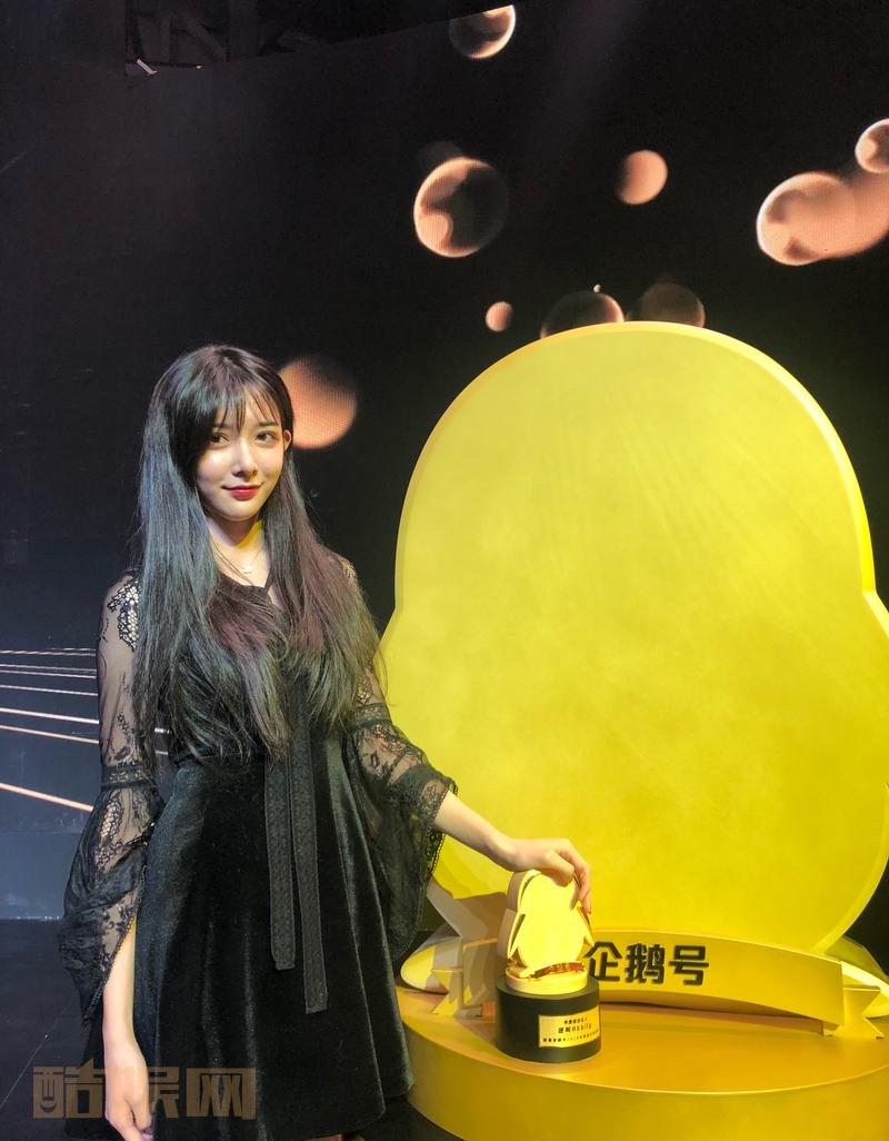 #我叫abbily[超话]# 感谢[爱你]大家！获奖了！ 很开心！我爱你们！ 4月1号 我们相约的日子 ！ 