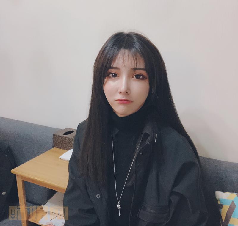 #我叫abbily[超话]# 剪短了头发 留了刘海 