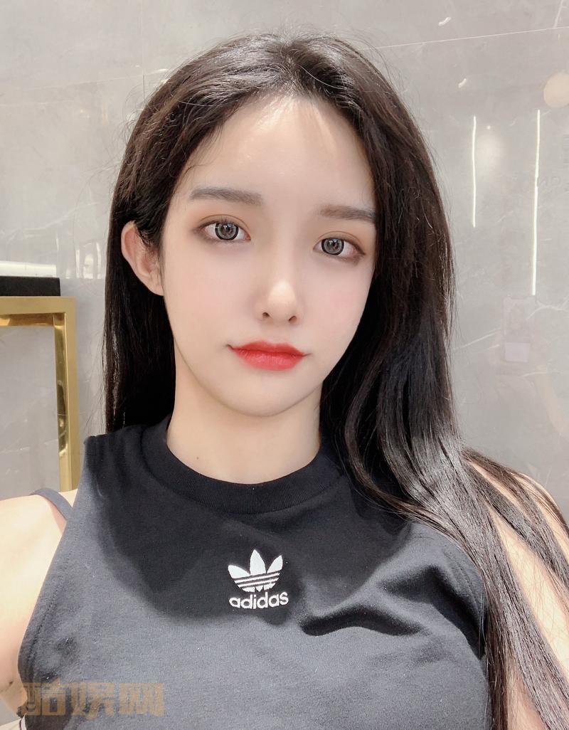 #我叫abbily[超话]#  勤奋工作[污]