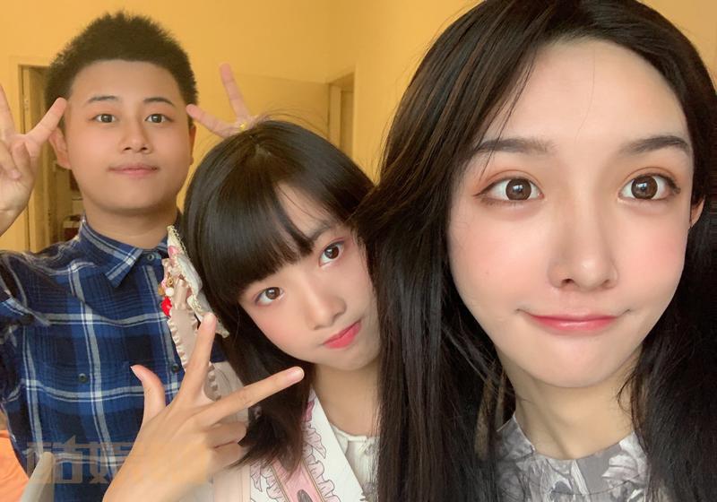 #我叫abbily[超话]#  两年没见[爱你]   （给你们一张四年前的我哈哈哈） 