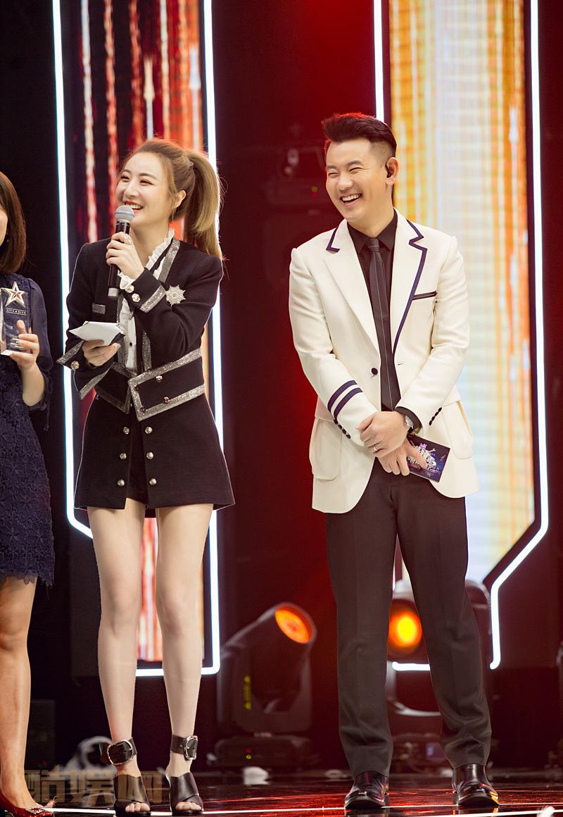 #薇娅粉丝节#越努力才会越精彩！谢谢@薇娅viyaaa 的邀请，一起度过了一个难忘的直播之夜！ 上海 