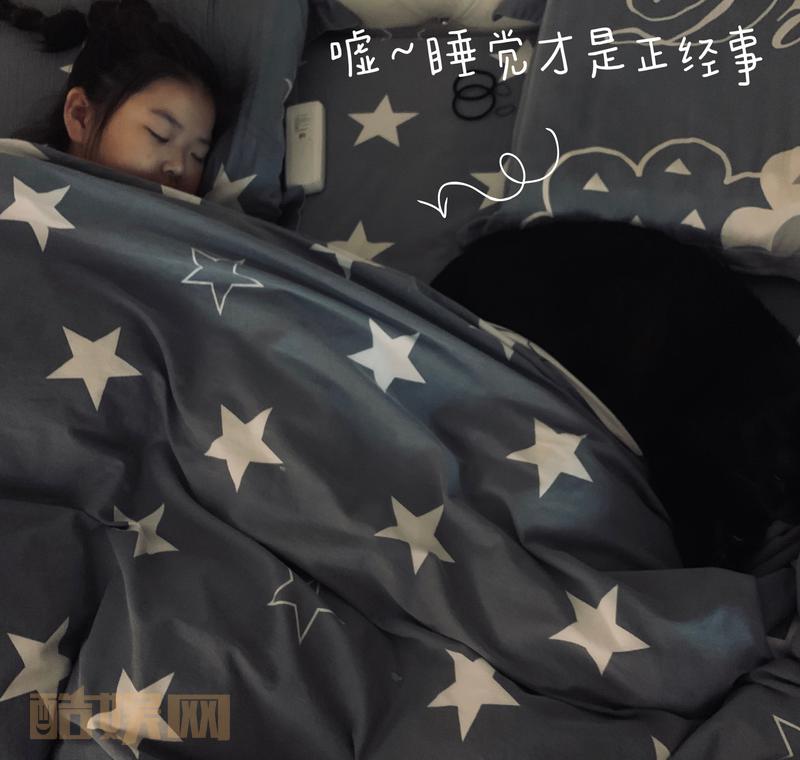 #薇娅的小日常# 每一张图片背后，都有一只行走的背景板