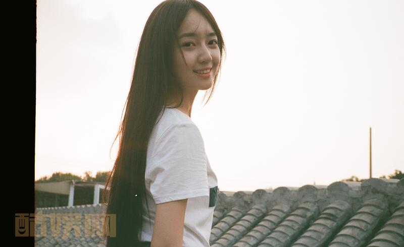 她眼底落日余晖 