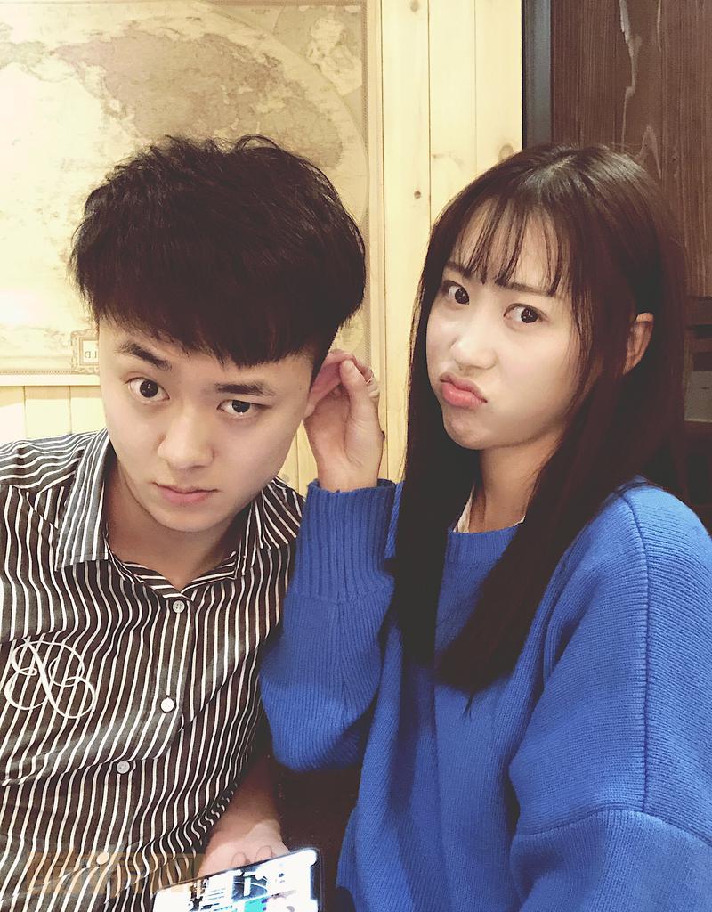 这么晚了 吃饱了再睡呀 