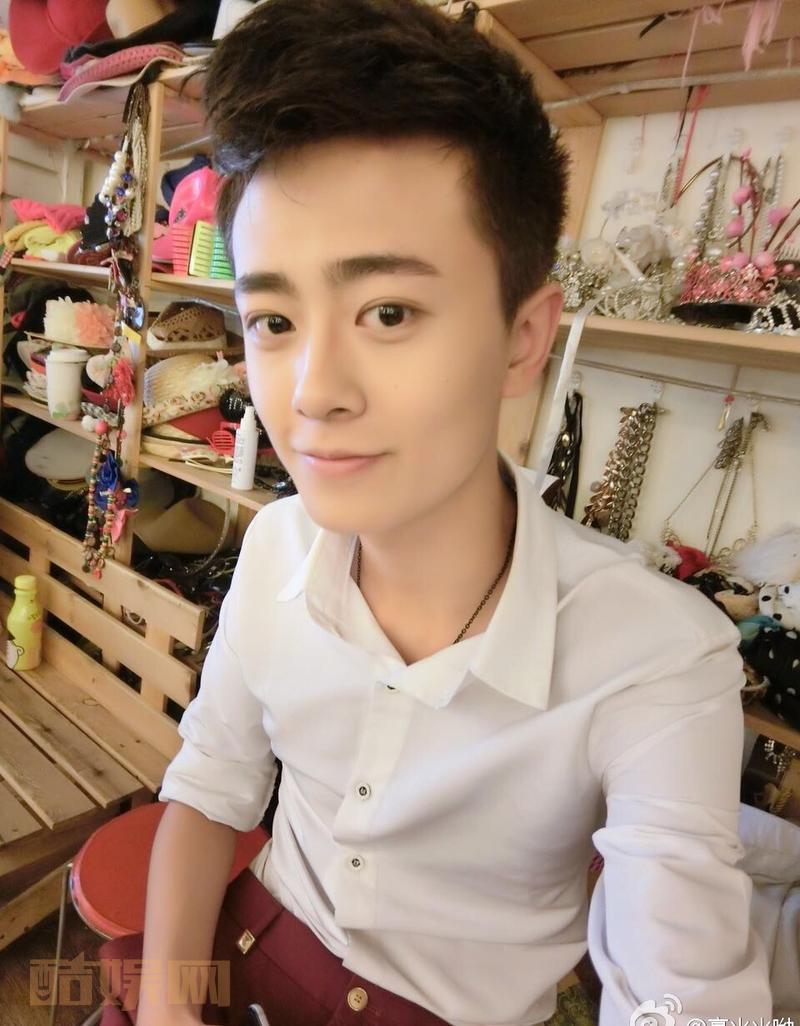 只想做不一样的烟火.还有 求不盗用我照片换取利益可以么.我不要天天让人问了.谢谢你们了.我是个小的不能再小的人.普通人.也有自己的生活.我现在连自己的照片都不敢更出来了. 