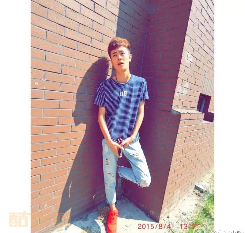 原来的自己.好帅.哈哈哈哈哈哈. 