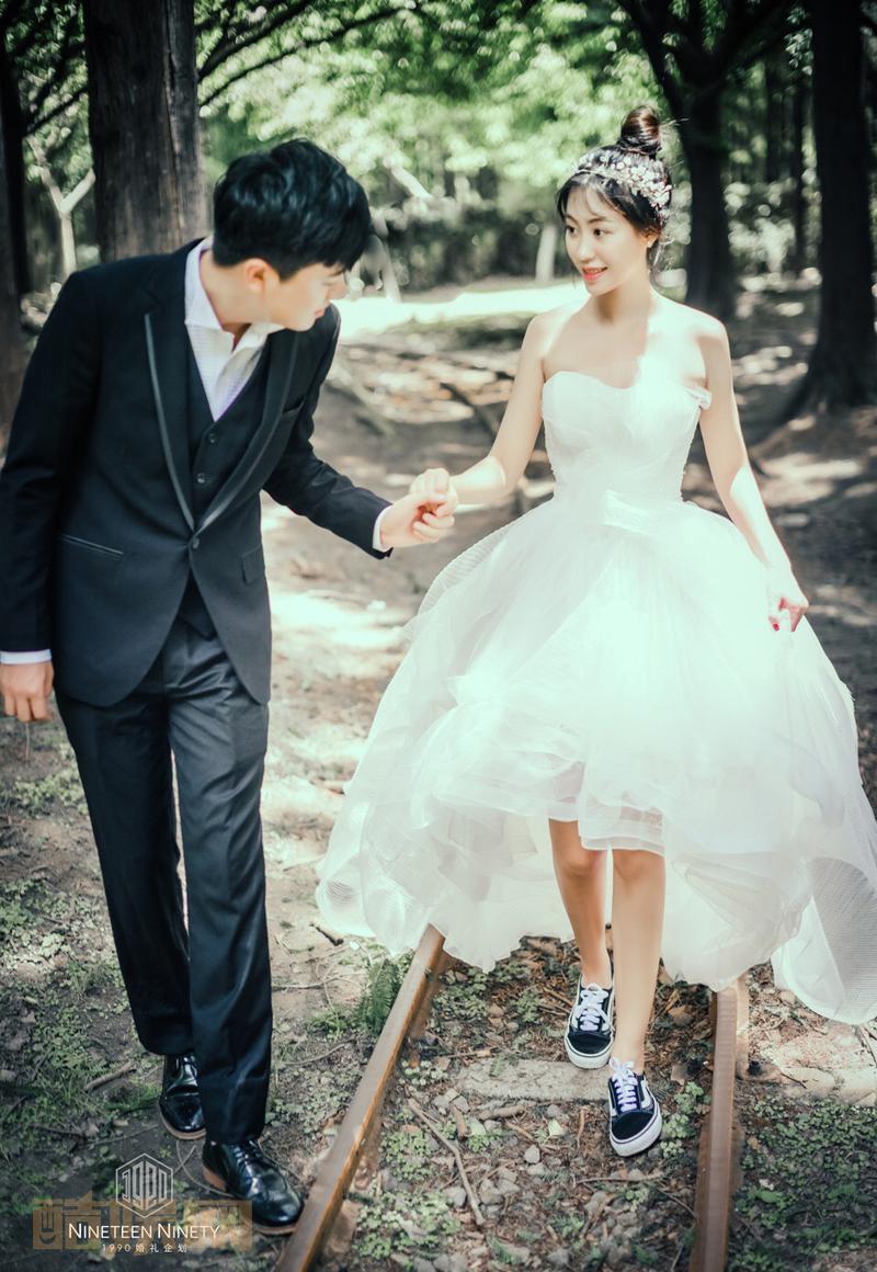 #婚纱旅拍#你站在风吹来的方向，全世界都是你的味道❤️@欣宇Cherish总策划〡@1990婚礼企划摄影〡@芒果影像studio 婚纱〡@QUEENS_PALACE高级定制造型〡@TopBeauty梦琳工作室 