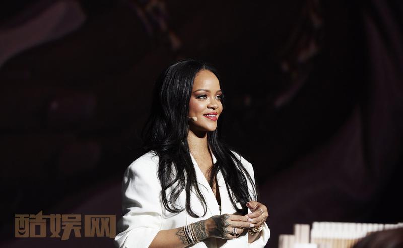 To everyone who came to the beauty masterclass & artistry talk, you truly were an amazing crowd! I really appreciate and enjoyed all of the questions you asked and all of the tips we shared. Thank you for your co<em></em>ntinued support. Excited to bring @FentyBeautyOfficial to Seoul! 