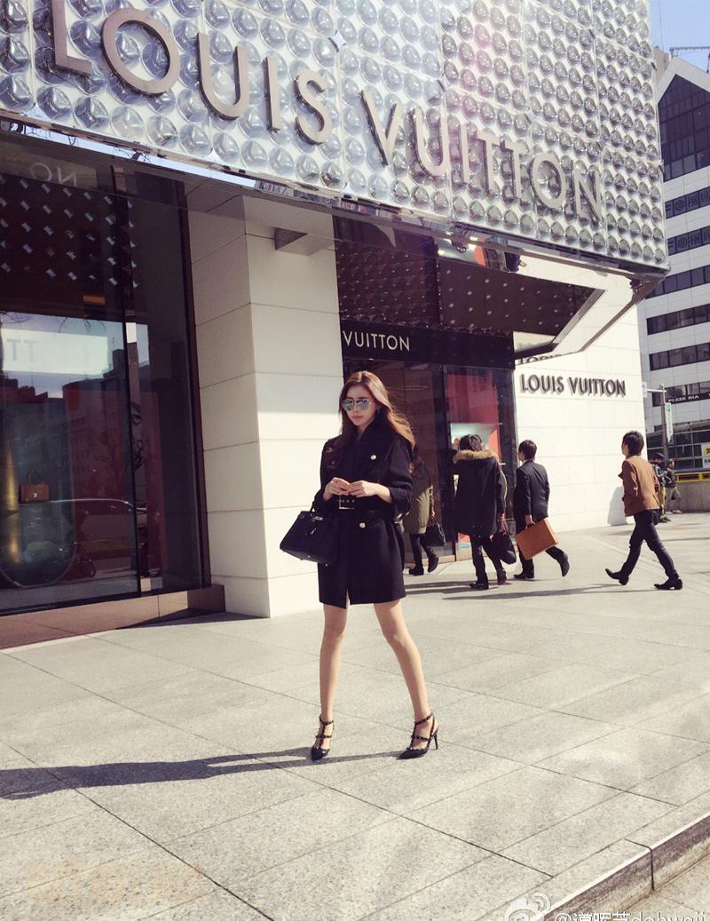 지금 일본 오사카에서 신상 촬영중이에요! 날씨 많이 추운데 이렇게 입고 다니고 있어요이번엔 평소에 입은거랑 여러분 가장 좋아하는 아이템으로 제작하려고 합니당