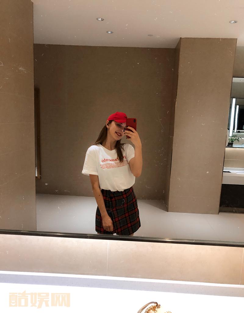 昨天去了很温暖的咖啡厅。这咖啡厅里面有是一只柯基、每一个狗狗有自己的故事☹️。有的狗狗主人不要了、有的狗狗主人直接放了咖啡厅门口走了.....老板每天遛狗狗、养它们。大家可以去那边喝东西也可以随便跟狗狗玩拍照❤️❤️❤️狗狗很恋人。地址在重庆市大坪时代天街D馆21栋5楼TJ...全文