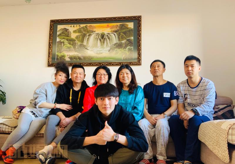 万家灯火通明，新年快乐各位！ 