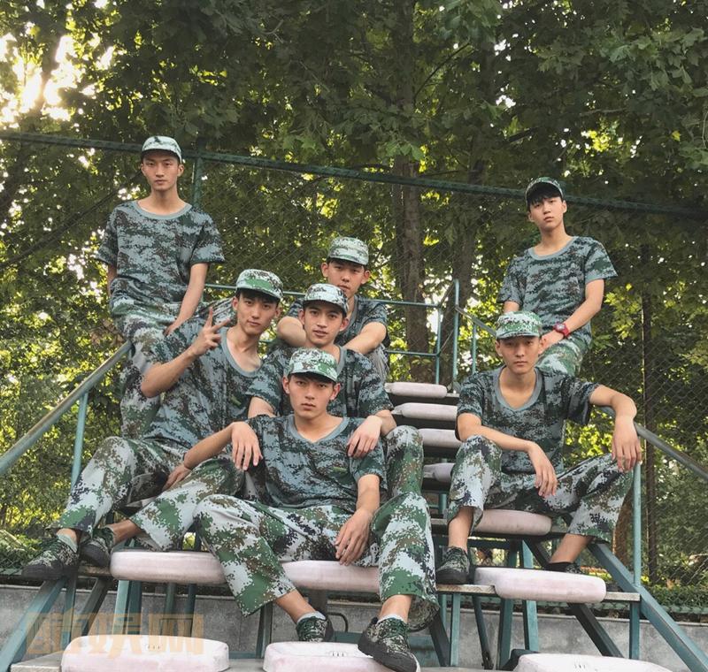 #军训# @微博官方  军训的快乐时光！ 北京&middot;北京服装学院樱花园校区 