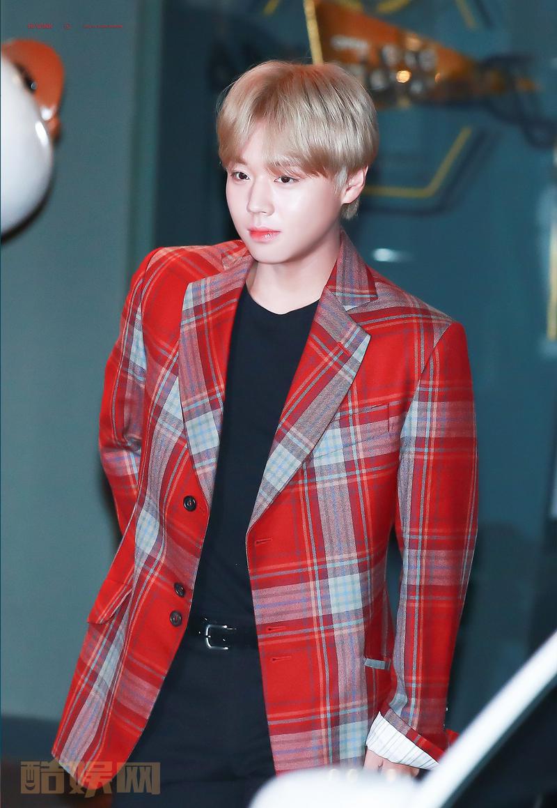 #朴志训[超话]#[心] #朴志训花党高英洙# 【高清】191011 〈花党〉杀青宴饭拍3Pcr. hi_wink0529solo不运回存钱罐：Aijs3jcO浪漫2020年台历代购：AimOwta9〈花党〉新剧应援part 1：AiWPmBwG〈花党〉新剧应援part 2：AiEfeOmF〈花党〉新剧应援p...全文