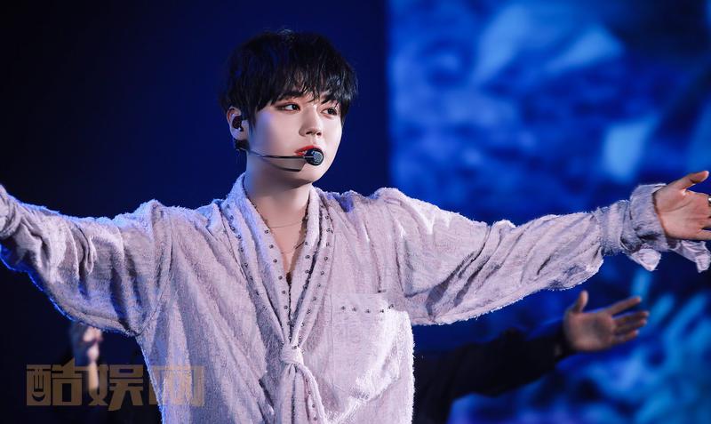 #朴志训[超话]#[心] #朴志训花党高英洙# 【高清】190823 SOBA颁奖典礼饭拍2Pcr.WE_JIHOONsolo不运回存钱罐：Aijs3jcO可可训改地址：AimOwtaN浪漫2020年台历代购：AimOwta9〈花党〉新剧应援part 1：AiWPmBwG〈花党〉新剧应援part 2：...全文