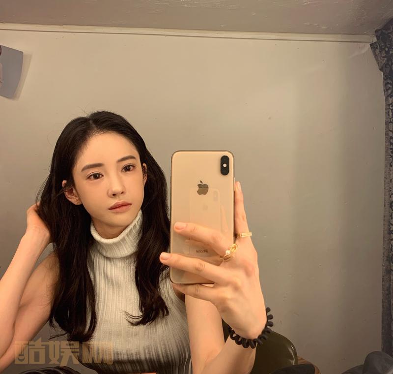 我剪了头发，后悔了 哈哈 我完成了拍摄。 