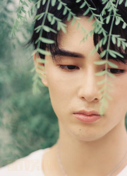 白希美少年写真