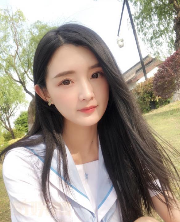 陈丹婷甜美自拍照