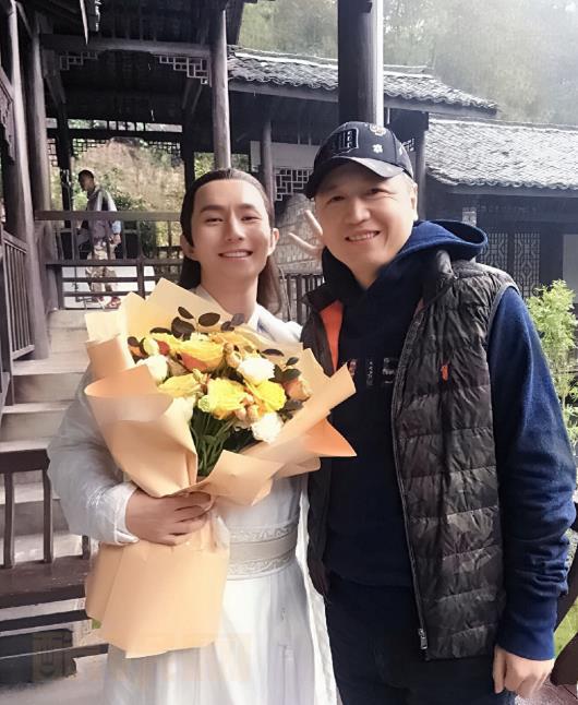 陈思瀚与人合照