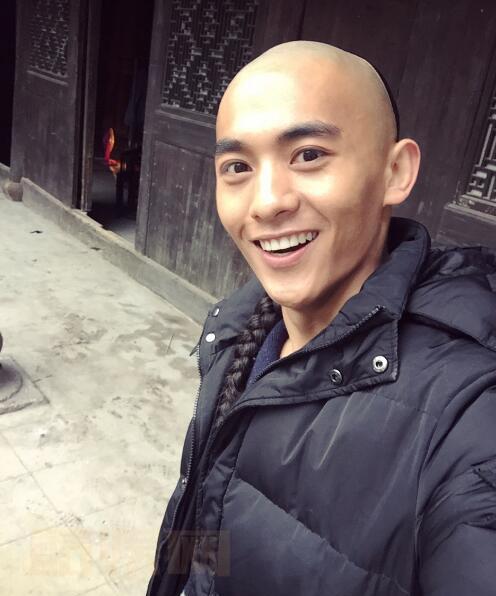 褚翰幕后片场照