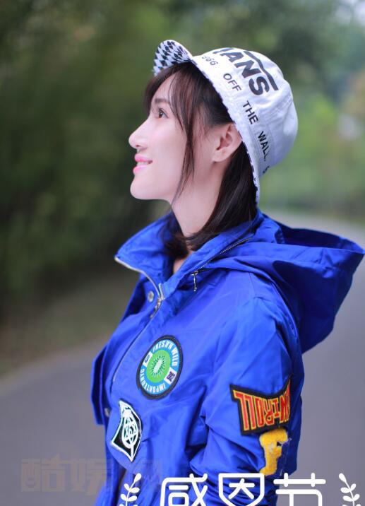 戴笑盈街拍写真