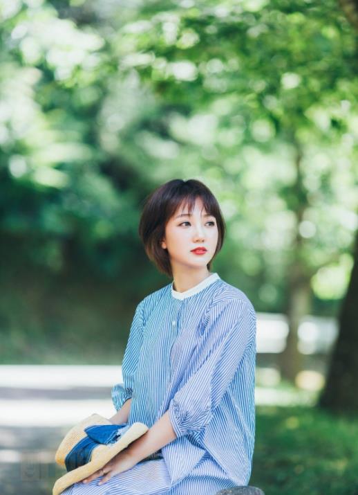 杜沁怡户外写真