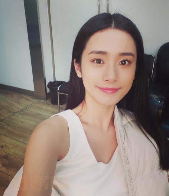 范诗然甜美自拍照