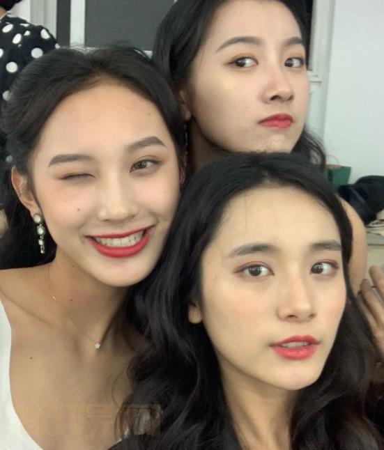 范诗然与人合照