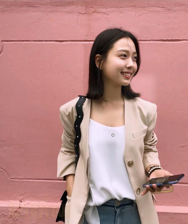 高敏诗街拍照