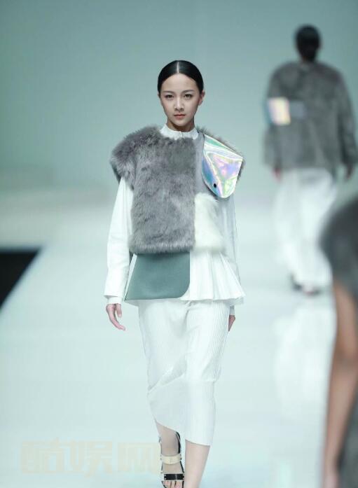 高智洋T台走秀照