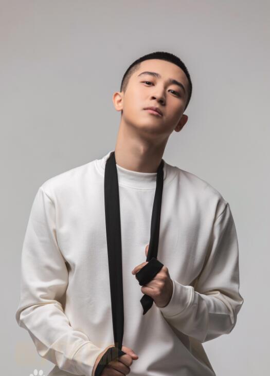 耿艺展帅气写真