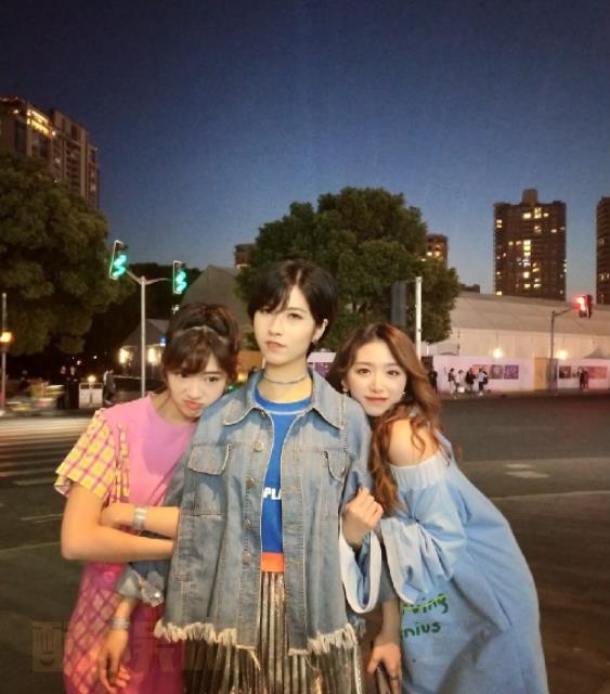 关凯元与人合照