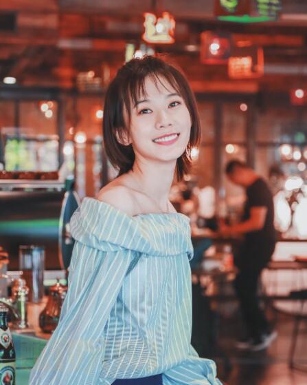 郭姝彤街拍大片