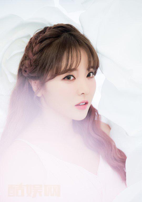 【D美图】Who : #洪真英[超话]# When : 2019. 3. 21Wher<em></em>e : 首尔江南区影棚What : 海报拍摄 