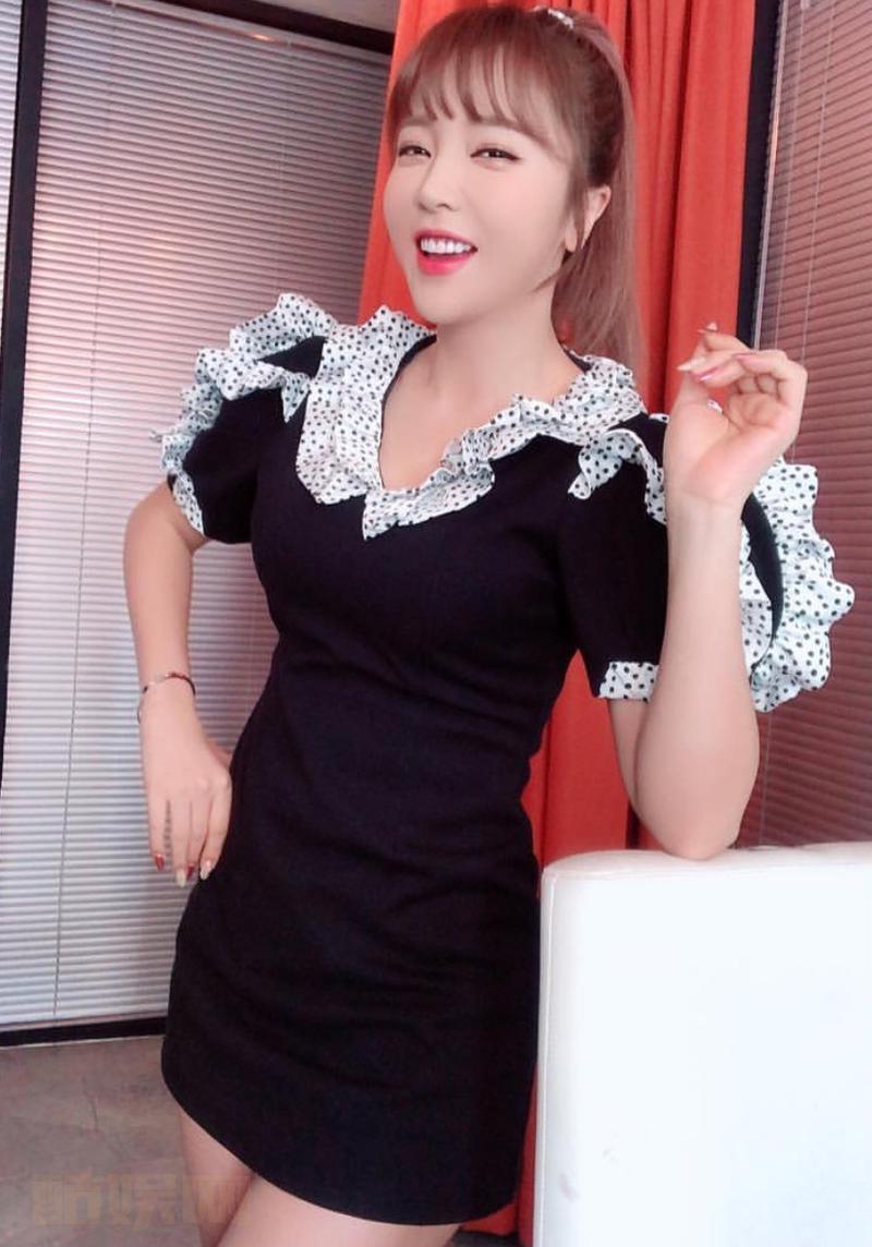 今天穿了超大泡泡袖[太開心]工作去[加油] 