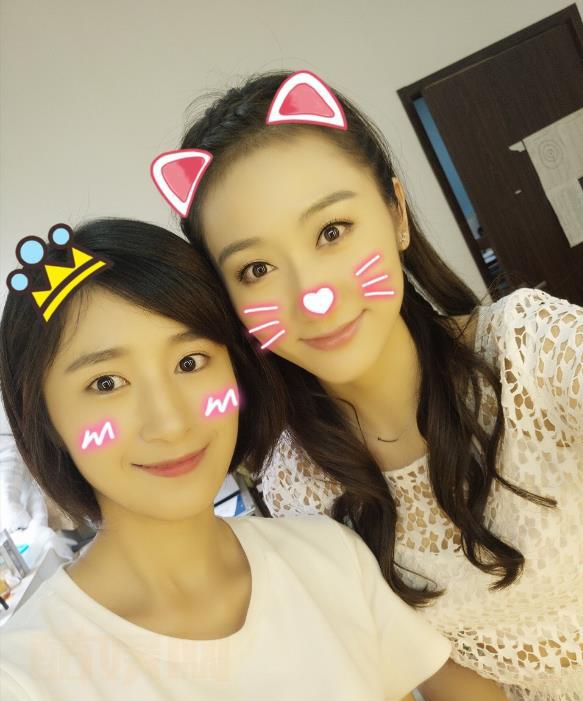贾博雅与人合照