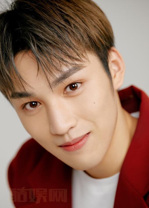 姜竣瀚帅气写真