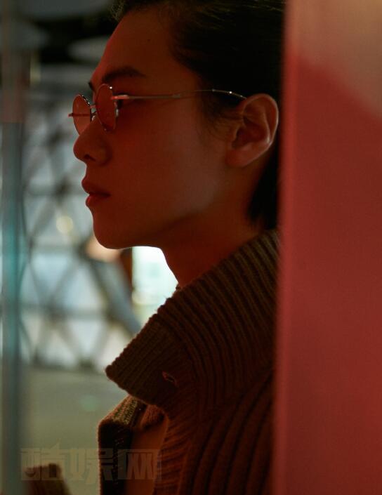 蒋昀霖帅气写真