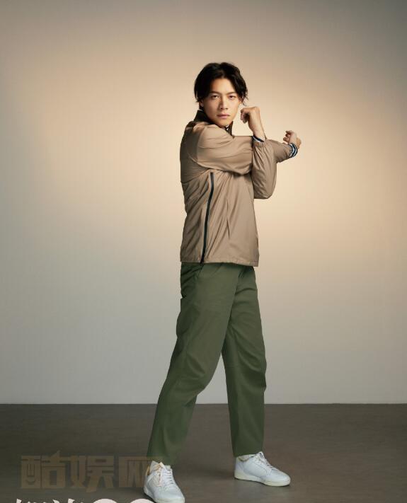 蒋昀霖杂志写真