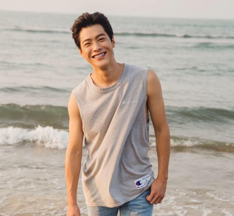 蒋昀霖个人资料简介 蒋昀霖写真照